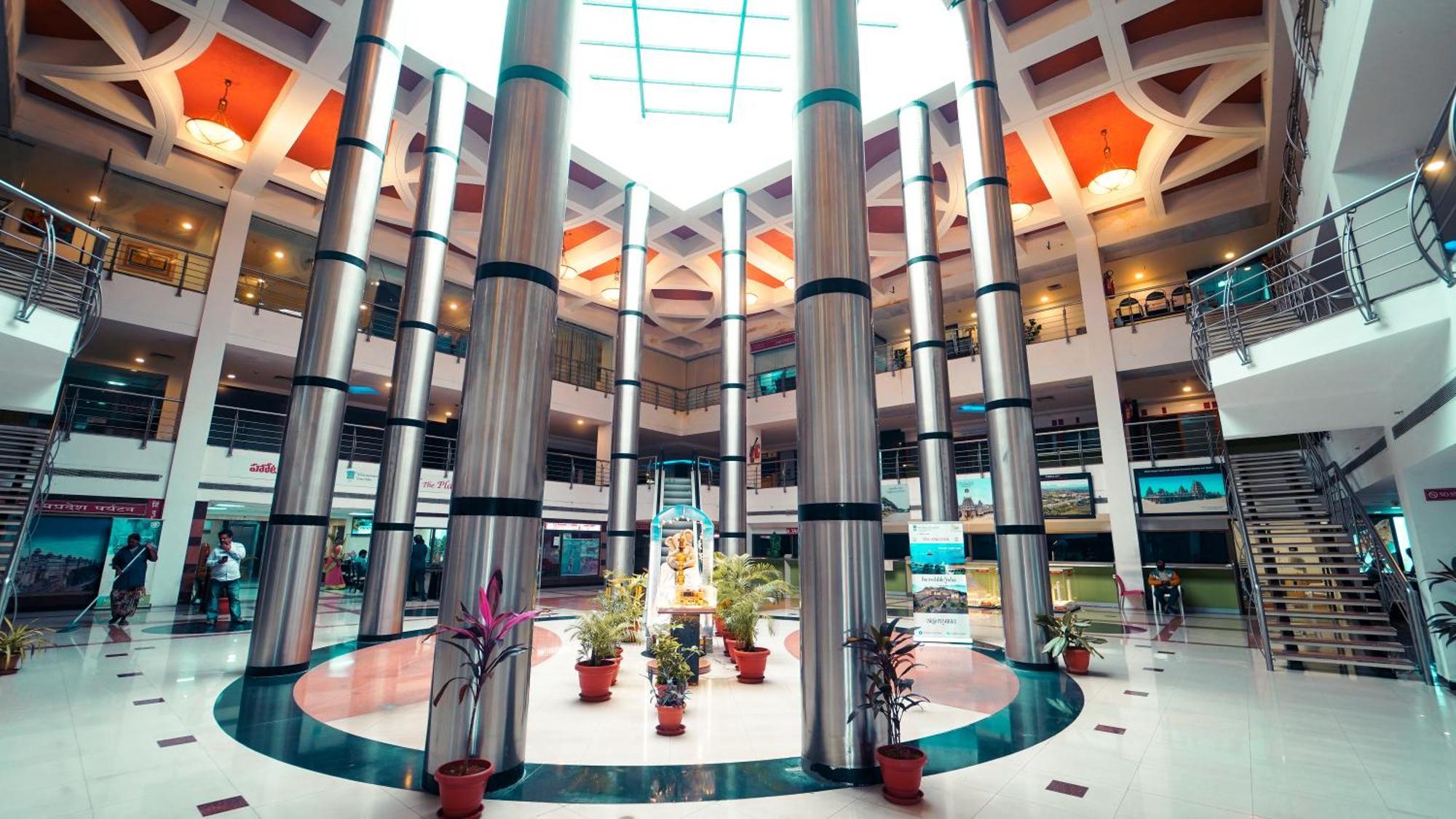 Hotel The Plaza Хайдарабад Экстерьер фото